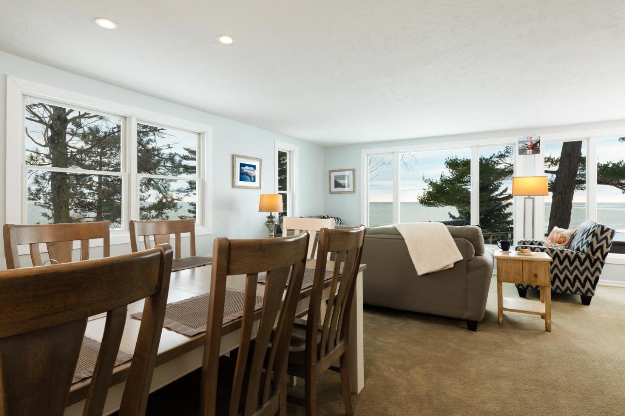 Looking Glass Beachfront Inn Grand Haven Exterior foto
